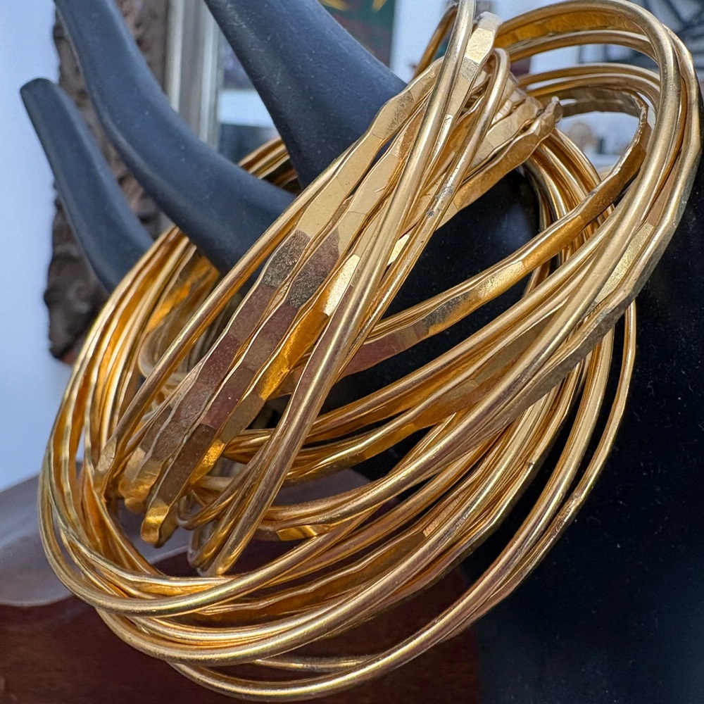 NWOT gold  tone multiple interlocked bangs 28